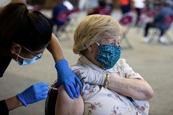FDA Hoa Kỳ cho phép tiêm trộn mũi vaccine tăng cường