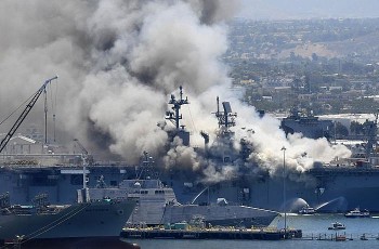 Nguyên nhân bất ngờ khiến chiến hạm 2 tỷ USD của Hải quân Hoa Kỳ hóa thành 