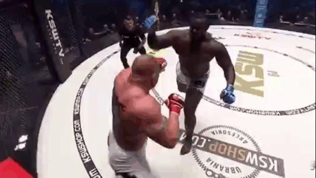 Video: Võ sĩ MMA tung "cú đấm thép", hạ gục đối thủ nặng 150kg