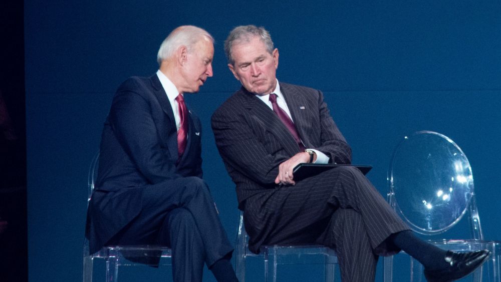Bầu cử Mỹ 2020: Cựu Tổng thống Bush bất ngờ chúc mừng 'người đàn ông tốt bụng', ông Trump 'khai chiến'