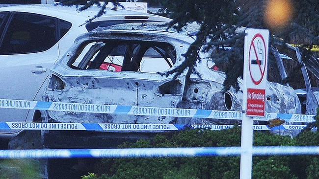 Nổ bom xe bí ẩn bên ngoài Bệnh viện Phụ nữ Liverpool
