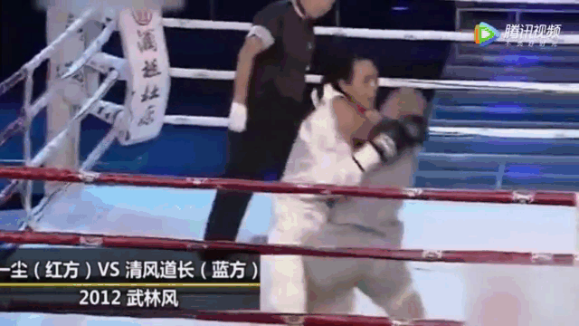 Video: Bị đối thủ hạ knock out, cao thủ võ lâm ôm mặt khóc nức nở