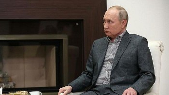 Tổng thống Putin được tiêm mũi vaccine tăng cường Sputnik Light