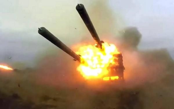 Nga tăng cường tổ hợp phun lửa hạng nặng TOS-2 Tosochka tới biên giới Ukraine