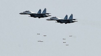 Su-30 của Nga xuất kích chặn máy bay Mỹ và Pháp tiếp cận biên giới trên vùng biển trung lập