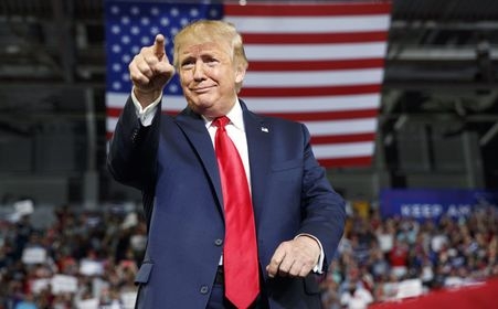 Ông Trump phấn khích "ăn mừng" sau khi được 17 bang tiếp sức trong hành trình theo đuổi kiện tụng