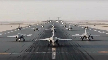 Video: Không quân Qatar phô diễn sức mạnh bằng cuộc diễn tập 'voi đi bộ'