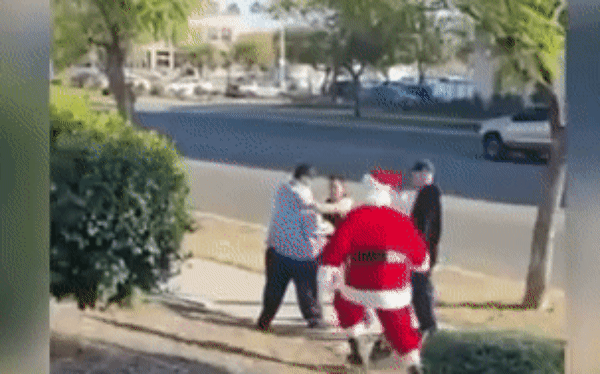Video: Cảnh sát hình sự cải trang thành ông già Noel "hốt gọn" băng nhóm trộm xe ô tô