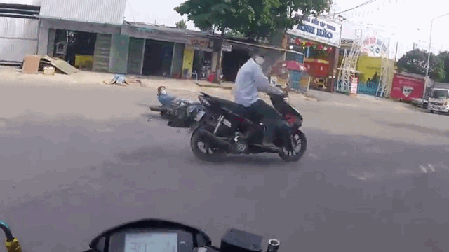 Video: Nghẹt thở với màn truy đuổi bắt cướp như phim hành động trên đường phố Sài Gòn