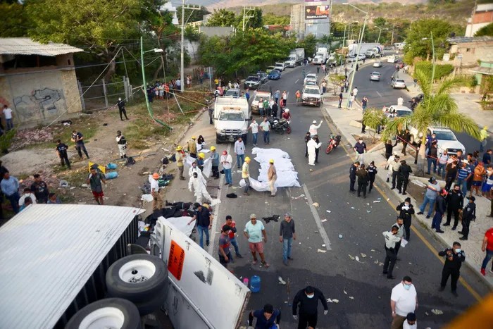 Lật xe tải chở người di cư trên cao tốc Mexico, ít nhất 49 người thiệt mạng