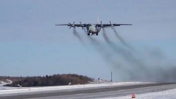 Máy bay quân sự hỏng động cơ giữa trời, phi công Nga vẫn cho hạ cánh an toàn