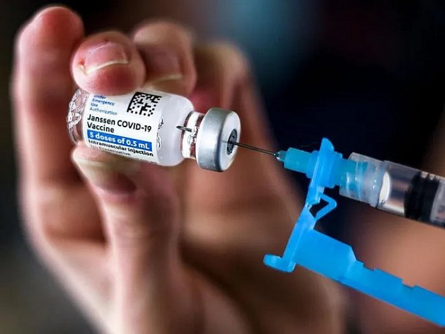 CDC Hoa Kỳ nhất trí thay đổi khuyến cáo về tiêm vaccine ngừa COVID-19