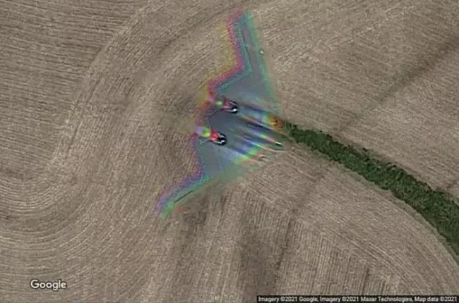 Google Maps "tóm sống" máy bay ném bom tàng hình B-2 Hoa Kỳ