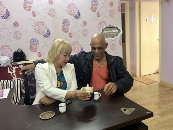 chang re cuba nua vong trai dat van gan nhu dau mung toi