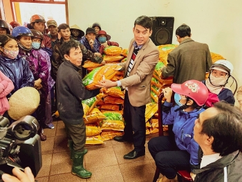 World Vision Việt Nam tặng hơn 11 tấn lúa giống cho hơn 1.100 hộ dân khó khăn tại Hải Lăng (Quảng Trị)
