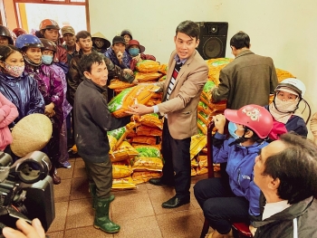World Vision Việt Nam tặng hơn 11 tấn lúa giống cho hơn 1.100 hộ dân khó khăn tại Hải Lăng (Quảng Trị) World Vision Việt Nam tặng hơn 11 tấn lúa giống cho hơn 1.100 hộ dân khó khăn tại Hải Lăng (Quảng Trị)