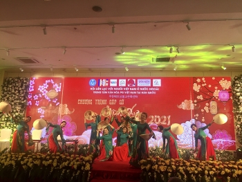 Gặp gỡ mừng xuân Tân Sửu: chia sẻ thành quả; động viên tinh thần người Việt xa xứ Gặp gỡ mừng xuân Tân Sửu: chia sẻ thành quả; động viên tinh thần người Việt xa xứ