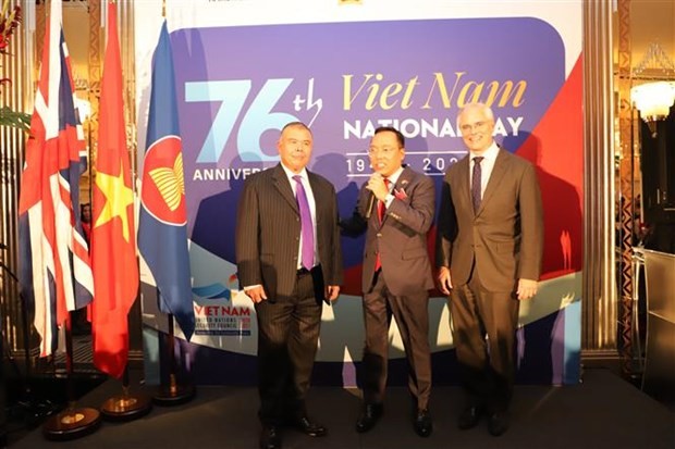 Giáo sư gốc Việt được Nữ hoàng Anh phong Hiệp sỹ vì nỗ lực chống dịch chống COVID-19 Giáo sư gốc Việt được Nữ hoàng Anh phong Hiệp sỹ vì nỗ lực chống dịch chống COVID-19