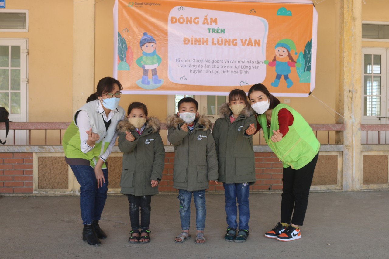 GNI trao tặng áo ấm cho trẻ em có hoàn cảnh khó khăn nhân dịp Tết Nguyên Đán 2022