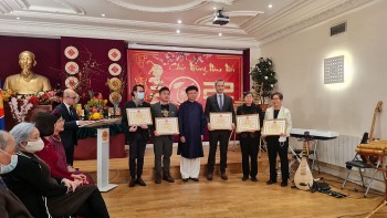 Cộng đồng người Việt tại Pháp sum họp đón Tết Nhâm Dần 2022 Cộng đồng người Việt tại Pháp sum họp đón Tết Nhâm Dần 2022