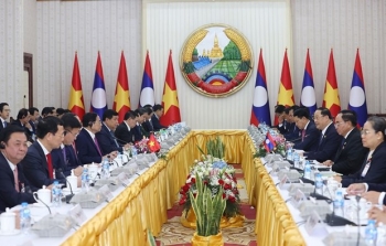 Dành ưu tiên cao nhất cho việc củng cố, vun đắp quan hệ Việt-Lào