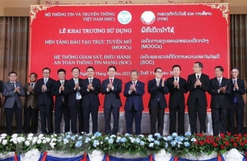 Việt Nam bàn giao 2 hệ thống góp phần giúp Lào đẩy nhanh chuyển đổi số