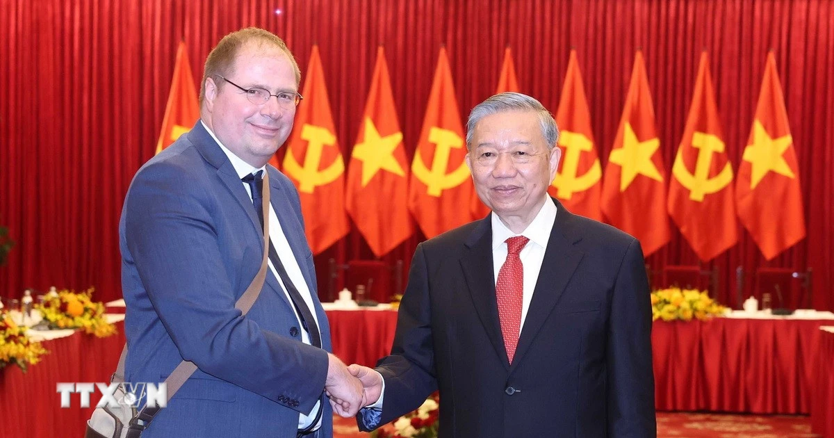 Đảng Cộng sản Pháp nhấn mạnh dấu mốc chiến lược của Đảng Cộng sản Việt Nam Đảng Cộng sản Pháp nhấn mạnh dấu mốc chiến lược của Đảng Cộng sản Việt Nam