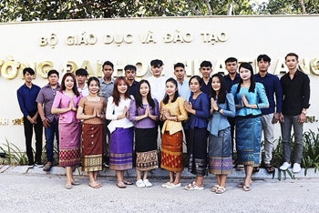 khanh hoa to chuc giao luu goi banh chung cho sinh vien nuoc ngoai o lai viet nam an tet