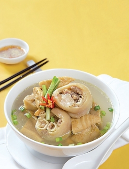 Hướng dẫn cách làm món 'chân giò hầm măng khô' chuẩn vị ngày Tết cho Việt kiều Hướng dẫn cách làm món 'chân giò hầm măng khô' chuẩn vị ngày Tết cho Việt kiều