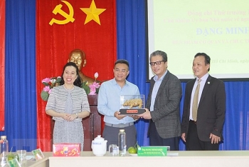 Thăm, chúc Tết và trao quà cho kiều bào tiêu biểu TP.HCM Thăm, chúc Tết và trao quà cho kiều bào tiêu biểu TP.HCM