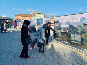 Khai mạc triển lãm tranh quảng bá về đất nước, con người và văn hoá Việt Nam tại Hungary Khai mạc triển lãm tranh quảng bá về đất nước, con người và văn hoá Việt Nam tại Hungary