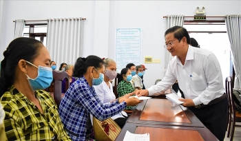 Cần Thơ cấp thẻ bảo hiểm y tế miễn phí cho 3.090 người nghèo, người dân tộc thiểu trong năm 2021 Cần Thơ cấp thẻ bảo hiểm y tế miễn phí cho 3.090 người nghèo, người dân tộc thiểu trong năm 2021