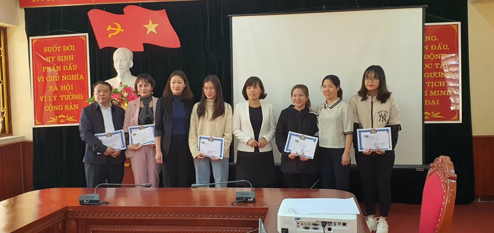 Tổ chức LOAN Stiftung (CHLB Đức) tặng 10 suất học bổng cho sinh viên tỉnh Hà Giang Tổ chức LOAN Stiftung (CHLB Đức) tặng 10 suất học bổng cho sinh viên tỉnh Hà Giang