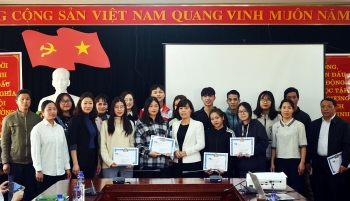 Tổ chức LOAN Stiftung (CHLB Đức) tặng 10 suất học bổng cho sinh viên tỉnh Hà Giang Tổ chức LOAN Stiftung (CHLB Đức) tặng 10 suất học bổng cho sinh viên tỉnh Hà Giang