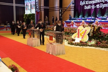 Việt - Lào: chung sức, chung lòng, kề vai sát cánh triển khai thực hiện tốt Nghị quyết Đại hội của mỗi Đảng Việt - Lào: chung sức, chung lòng, kề vai sát cánh triển khai thực hiện tốt Nghị quyết Đại hội của mỗi Đảng