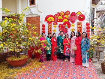 Chào cờ Tổ quốc - đón Xuân Nhâm Dần 2022 tại Pakse (Lào) Chào cờ Tổ quốc - đón Xuân Nhâm Dần 2022 tại Pakse (Lào)