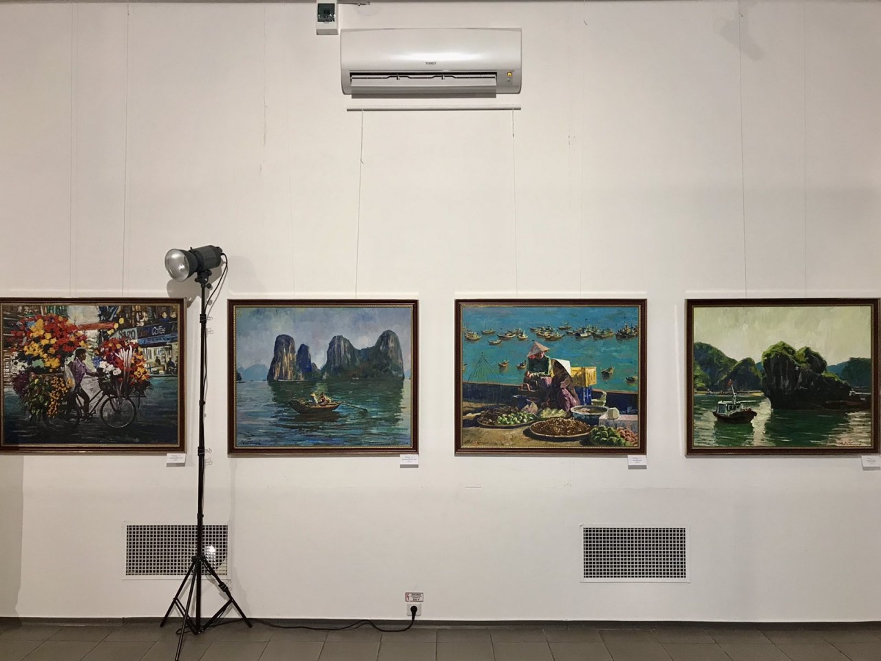 90 họa sĩ Ukraine vẽ tranh về đất nước con người Việt Nam