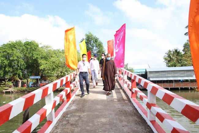 Hội Từ thiện Sen vàng Berlin (CHLB Đức) xây cầu cho bà con nghèo Kiên Giang