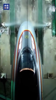 Cận cảnh quy trình làm sạch tàu cao tốc thông minh Phục Hưng phục vụ Xuân vận