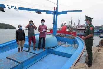 Cứu 4 người Philippines, một ngư dân Quảng Ngãi được tặng bằng khen