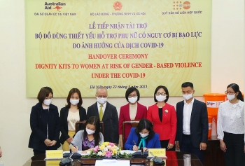UNFPA bàn giao 2.750 bộ đồ dùng thiết yếu hỗ trợ phụ nữ có nguy cơ bị bạo lực UNFPA bàn giao 2.750 bộ đồ dùng thiết yếu hỗ trợ phụ nữ có nguy cơ bị bạo lực