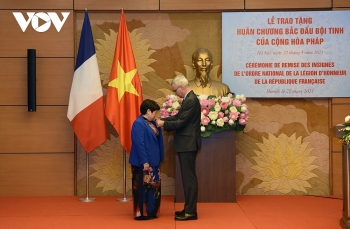 Chủ tịch Nhóm Nghị sỹ hữu nghị Việt Nam-Pháp Nguyễn Thuý Anh nhận Huân chương Bắc Đẩu Bội tinh của Pháp