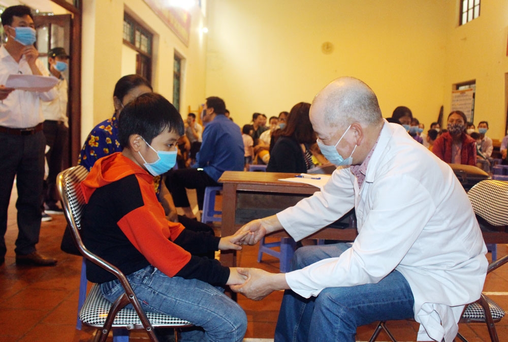 Đại sứ quán Trung Quốc hỗ trợ khám sàng lọc và chữa miễn phí cho người khuyết tật ở Thái Nguyên