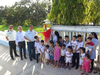 Đại sứ quán Canada tặng 5.000 USD và khánh thành con đường thiện nguyện tại Khánh Hoà Đại sứ quán Canada tặng 5.000 USD và khánh thành con đường thiện nguyện tại Khánh Hoà