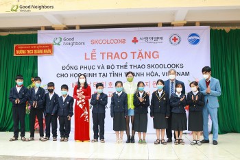 tre em thanh hoa duoc nhan gan 9000 bo dong phuc hoc sinh do gni trao tang