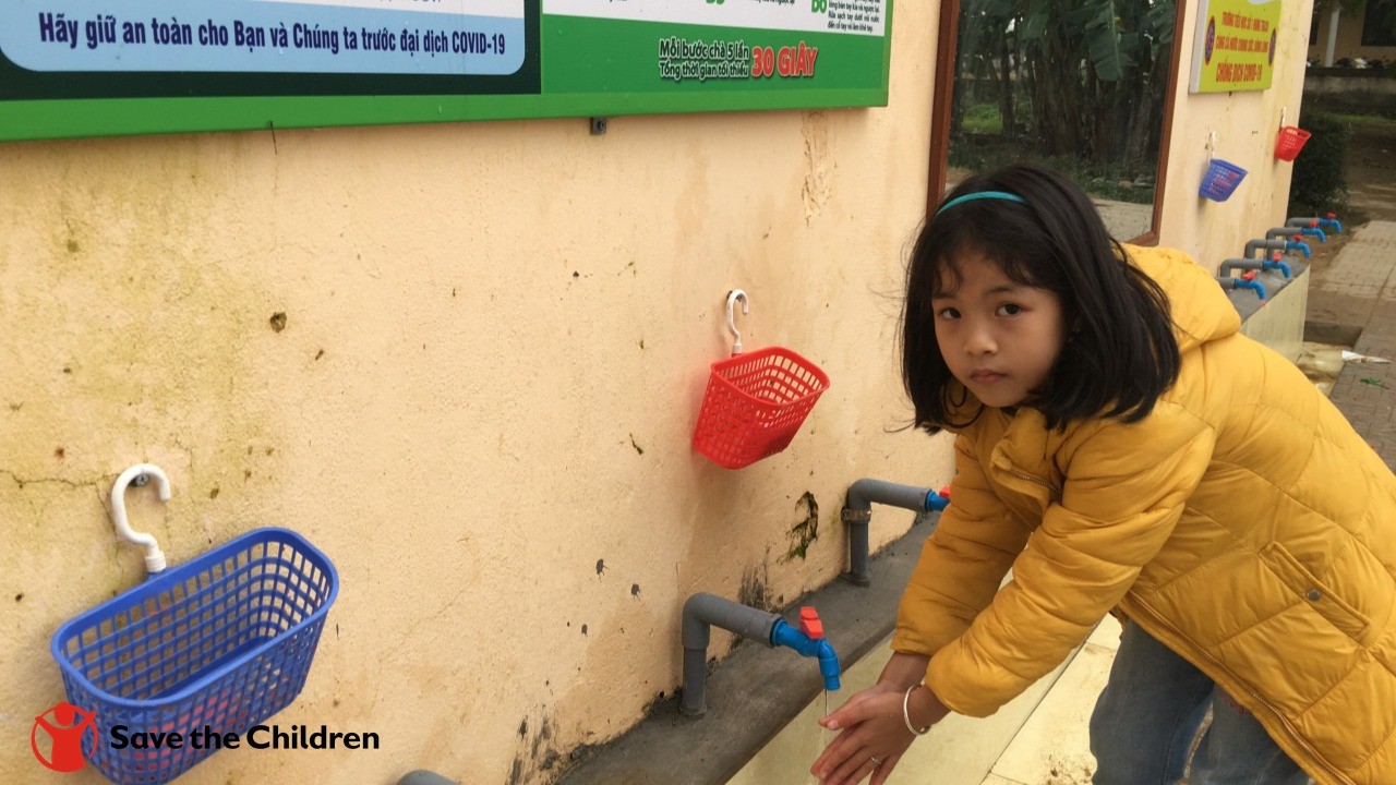 Tổ chức Cứu trợ Trẻ em cải thiện nhà vệ sinh trường học cho học sinh Quảng Bình
