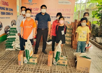 World Vision Việt Nam hỗ trợ tiền mặt cho 340 trẻ em mồ côi và bị ảnh hưởng COVID-19 tại TP.HCM