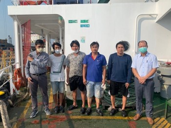 Đại sứ quán Việt Nam tại Thái Lan tích cực hỗ trợ 4 thuyền viên Việt Nam gặp nạn Đại sứ quán Việt Nam tại Thái Lan tích cực hỗ trợ 4 thuyền viên Việt Nam gặp nạn