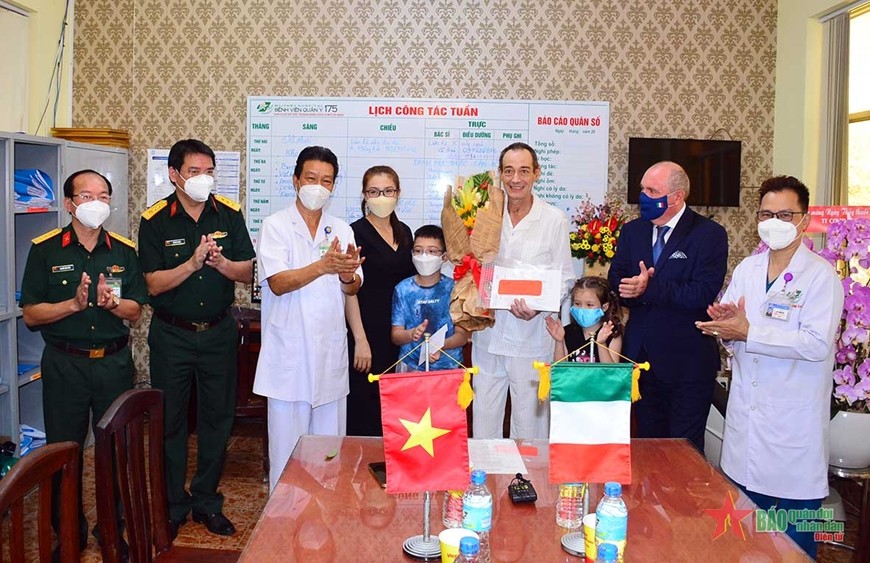 Bệnh nhân Italia chiến thắng Covid-19 cảm ơn bác sĩ Việt Nam