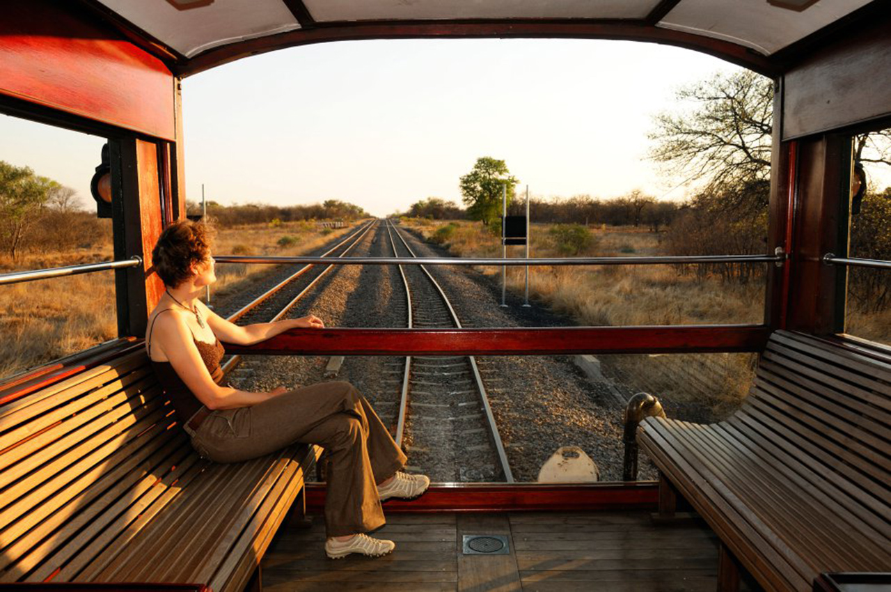 Ngắm cảnh sắc ấn tượng trên những chuyến tàu hỏa nổi tiếng nhất thế giới -0